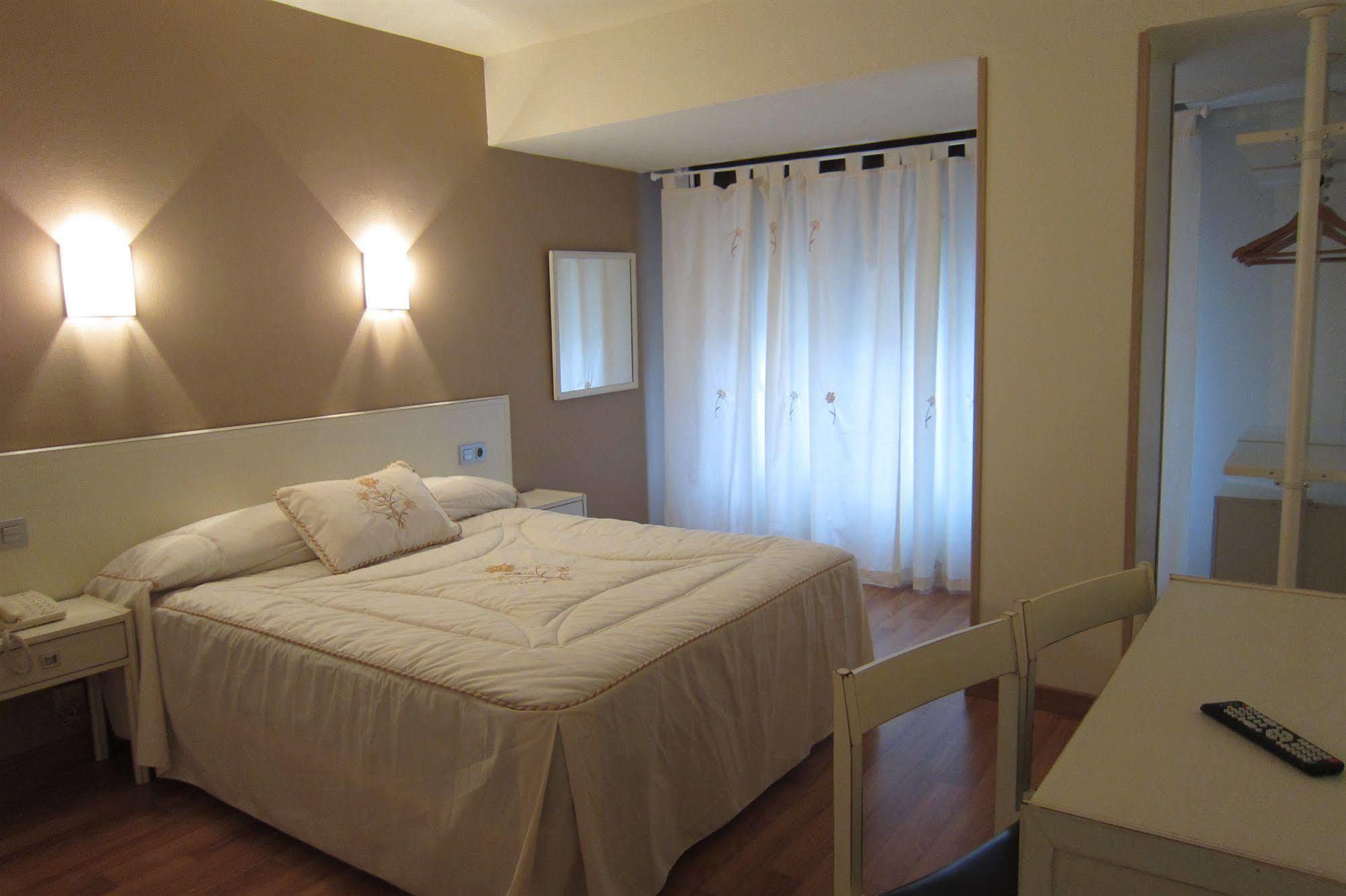 Hotel Acebos Azabache 기욘 외부 사진
